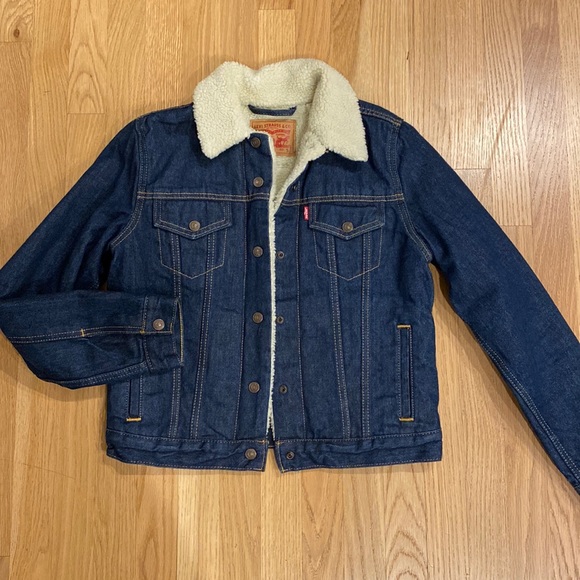 Levi’s Sherpa Lined Dark Wash Denim Jacket Women’s Size Small
